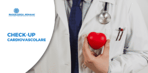 cardiologo con cuore simbolico check-up cardiovascolare radiologica romana pacchetti promozioni